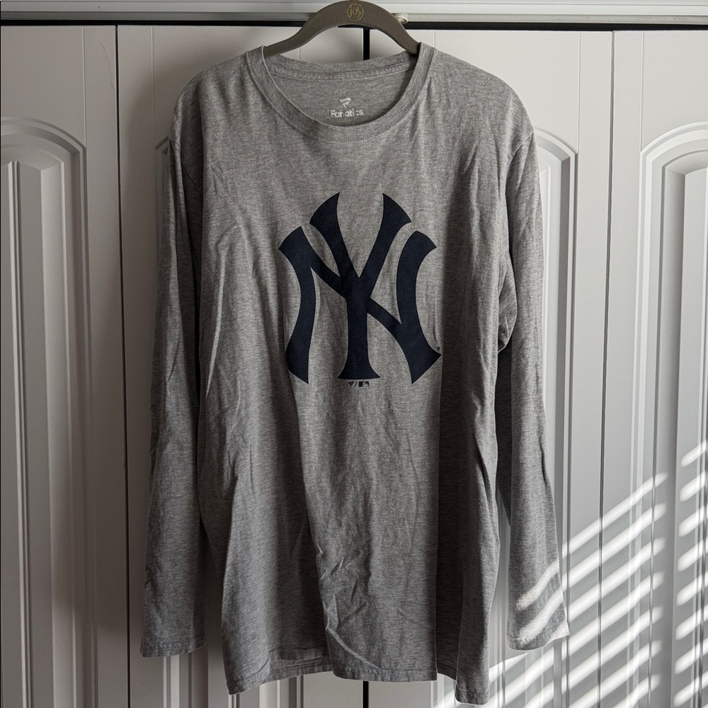 MENS FANATICS NEW YORK YANKEES LONG SLEEVE GRAPHIC TEE